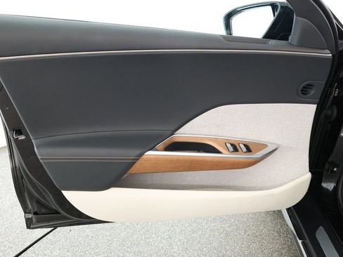 Used 2023 Lucid Air Touring image 9