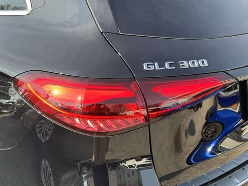 Used 2024 Mercedes-Benz GLC 300 4MATIC image 11