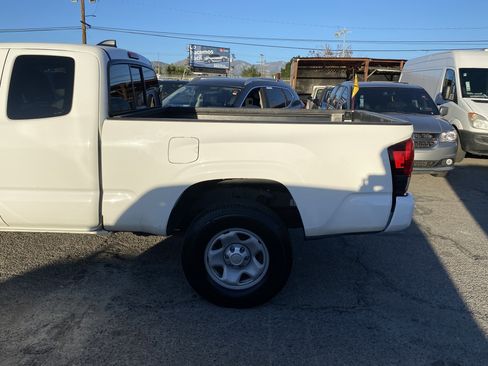 Used 2021 Toyota Tacoma SR w/ SR Convenience Package image 17