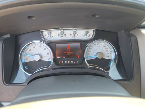 Used 2011 Ford F150 Lariat w/ Lariat Chrome Pkg AWD/4WD image 32
