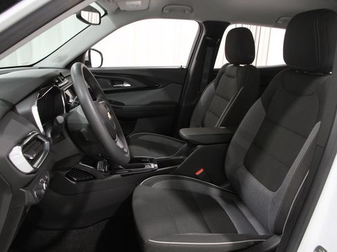 Used 2023 Chevrolet TrailBlazer LT w/ Convenience Package image 5