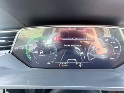 Used 2019 Audi e-tron Prestige w/ Prestige Package AWD/4WD image 15
