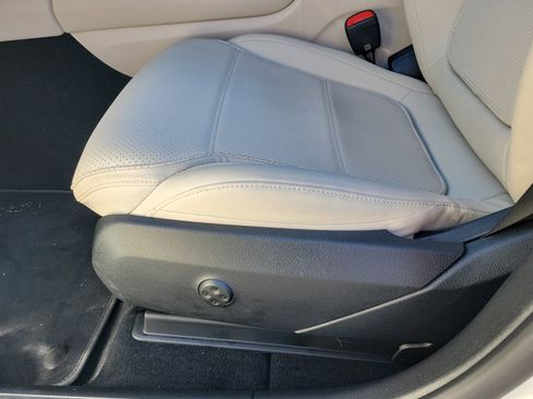 Used 2025 Mercedes-Benz GLC 300 image 5