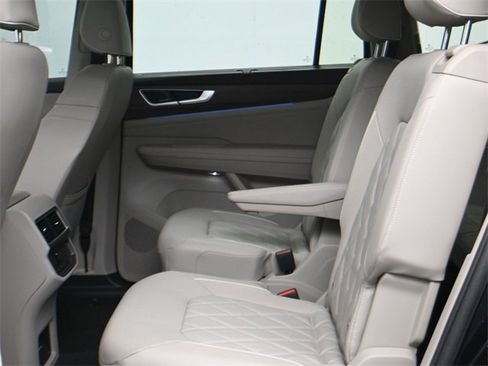 Used 2024 Volkswagen Atlas SEL Premium R-Line image 22