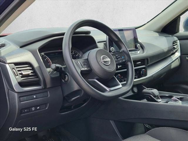 Used 2024 Nissan Rogue SV AWD/4WD image 10