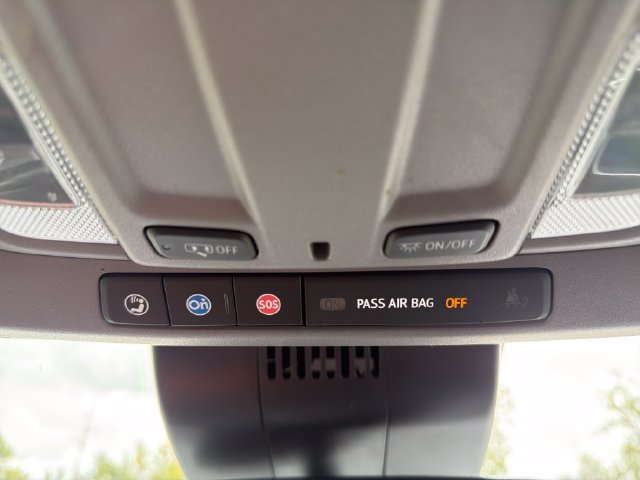 Used 2022 GMC Sierra 1500 SLT AWD/4WD image 32