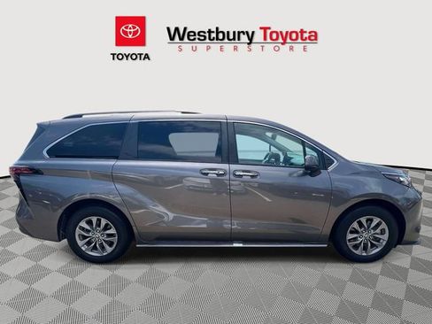 Certified 2022 Toyota Sienna XLE FWD image 7