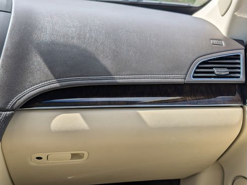 Used 2018 Lincoln MKT AWD image 16