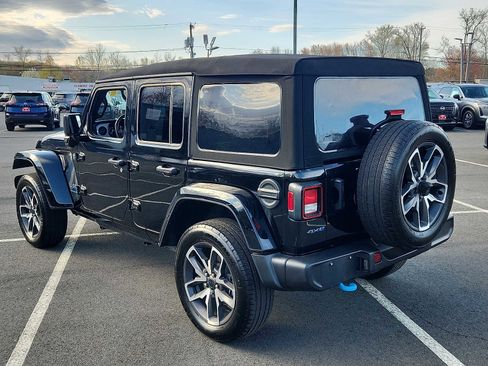Used 2024 Jeep Wrangler Unlimited w/ Convenience Group AWD/4WD image 6