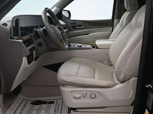 Certified 2021 Cadillac Escalade Premium Luxury Platinum AWD/4WD image 10