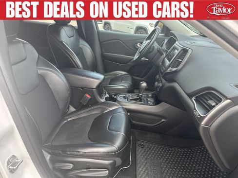 Used 2019 Jeep Cherokee Latitude Plus w/ Cold Weather Group AWD/4WD image 24