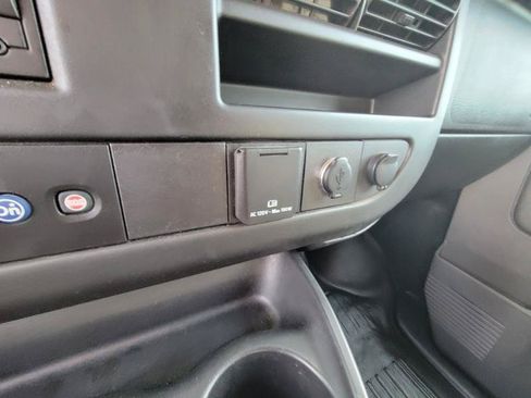 Used 2017 Chevrolet Express 3500 Extended RWD image 39