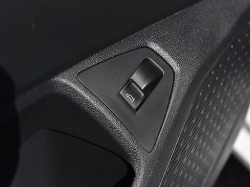 Used 2025 Volkswagen Jetta Sport image 9