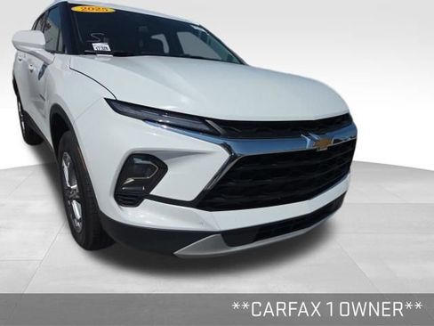 Used 2025 Chevrolet Blazer LT FWD image 2