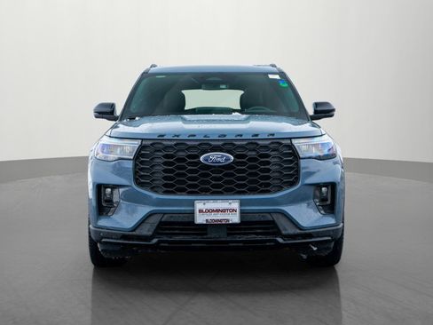 Used 2025 Ford Explorer ST-Line w/ Premium Package image 2