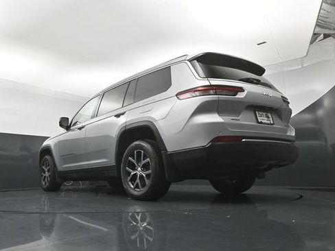 Used 2023 Jeep Grand Cherokee L Limited w/ Luxury Tech Group II AWD/4WD image 22