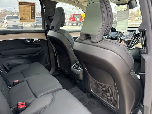 Certified 2025 Volvo XC90 B5 Plus image 43