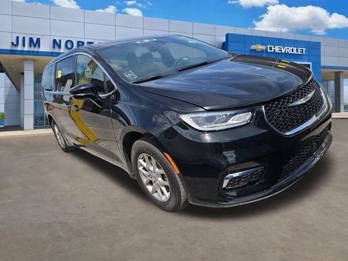 Used 2024 Chrysler Pacifica Touring FWD image 1