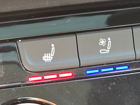 Certified 2024 Volkswagen Taos SEL AWD/4WD image 11
