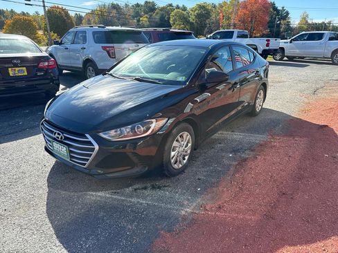 Used 2017 Hyundai Elantra SE FWD image 3