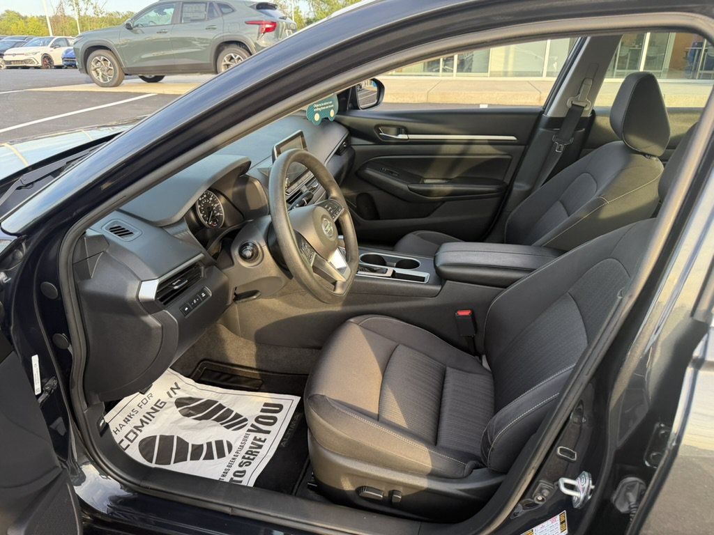 Used 2022 Nissan Altima 2.5 SV FWD image 16