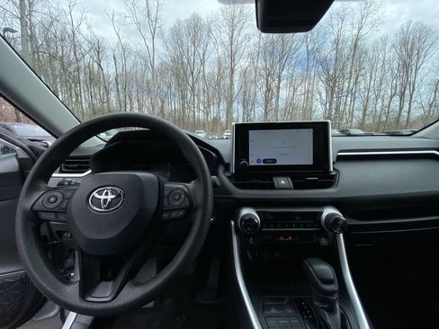 Used 2025 Toyota RAV4 XLE w/ Convenience Package image 19