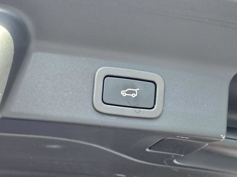 Used 2022 Jaguar F-PACE S AWD/4WD image 16