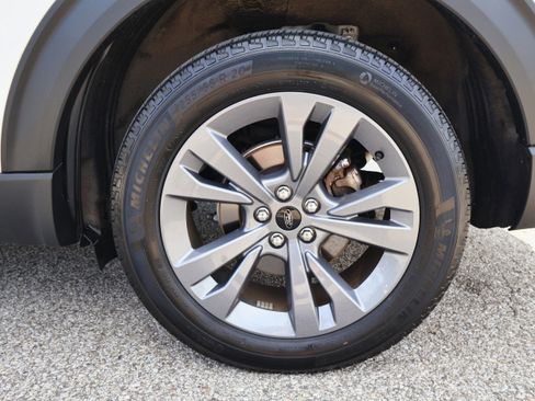 Used 2022 Ford Explorer XLT w/ Equipment Group 202A image 32