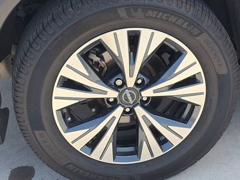 Used 2023 Nissan Rogue SV w/ SV Premium B Package FWD image 11