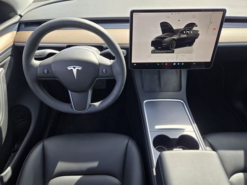 Used 2024 Tesla Model Y Long Range image 25