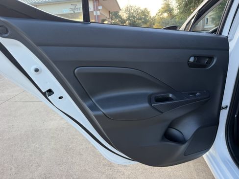 Used 2022 Nissan Versa S FWD image 15