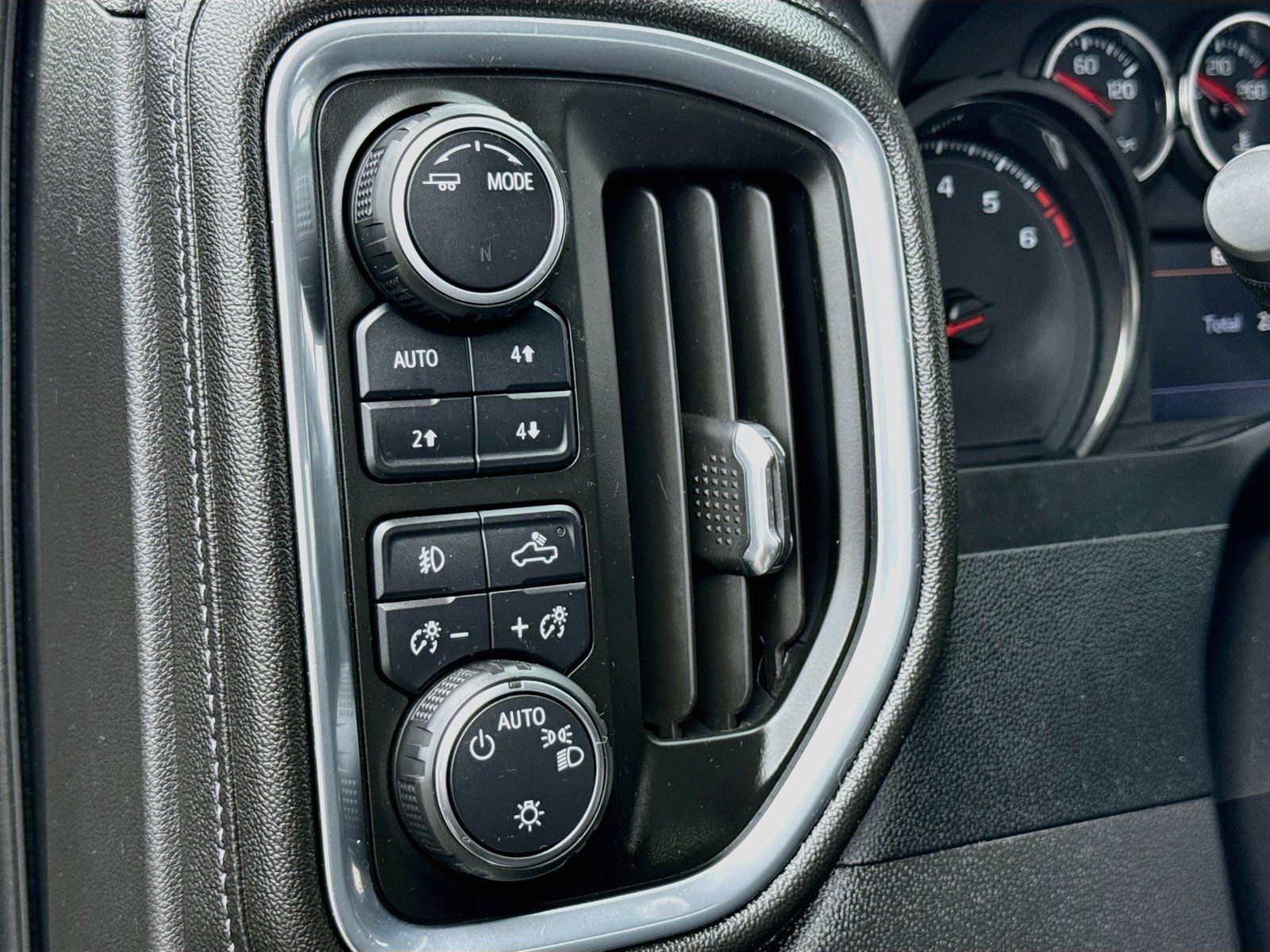Used 2022 Chevrolet Silverado 1500 LT Trail Boss w/ Bed Protection Package AWD/4WD image 11