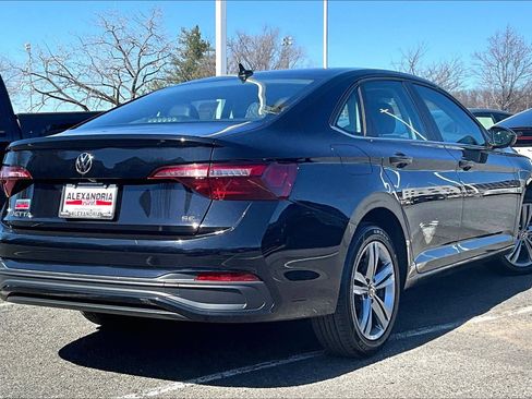 Used 2024 Volkswagen Jetta SE image 11