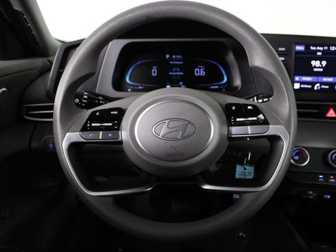Certified 2024 Hyundai Elantra SE FWD image 25