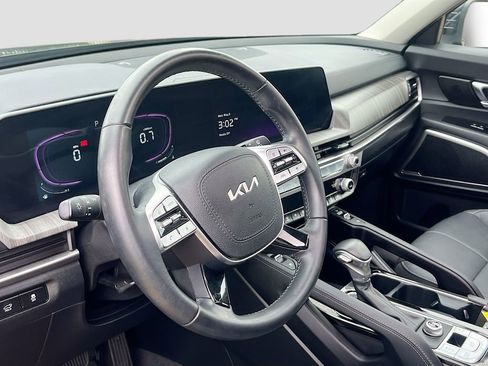 Used 2025 Kia Telluride EX w/ EX Captain's Chair Package FWD image 11