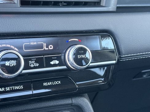 Used 2024 Honda Pilot Touring image 29
