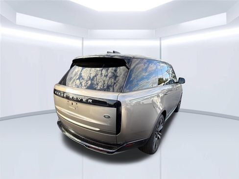Used 2023 Land Rover Range Rover SE AWD/4WD image 3