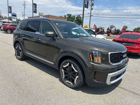 Certified 2024 Kia Telluride EX w/ EX Captain's Chair Package AWD/4WD image 1