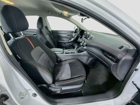 Used 2025 Nissan Sentra SR FWD image 30