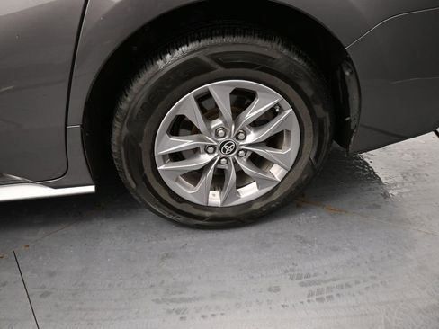 Used 2021 Toyota Sienna XLE FWD image 14