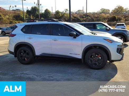 Used 2025 Nissan Rogue SV image 12