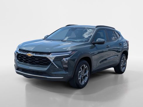 Used 2025 Chevrolet Trax LT w/ LT Convenience Package FWD image 5