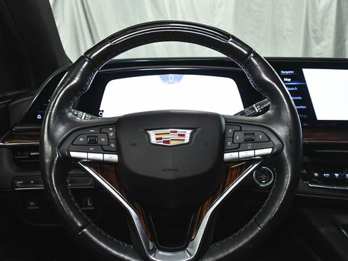 Used 2023 Cadillac Escalade Premium Luxury AWD/4WD image 32