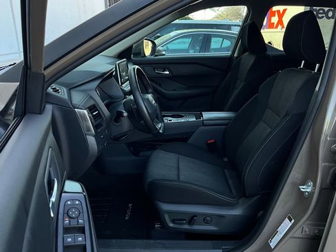 Used 2025 Nissan Rogue SV image 10