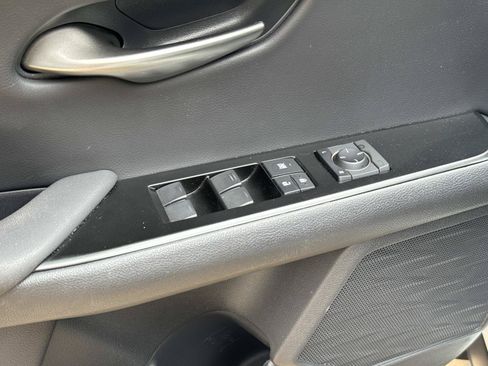 Used 2022 Lexus UX 250h w/ Accessory Package (Z2) AWD/4WD image 12