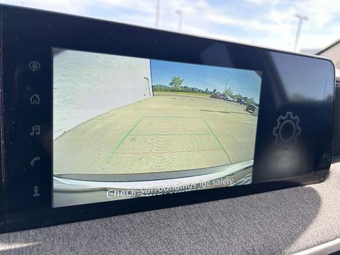 Used 2025 Nissan Kicks SV AWD/4WD image 26