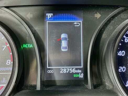 Used 2022 Toyota Camry SE w/ Convenience Package FWD image 12