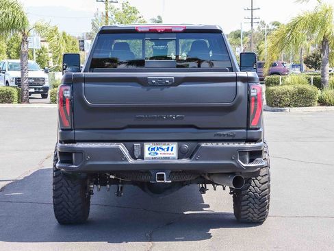 Used 2025 GMC Sierra 2500 AT4 w/ AT4 Premium Plus Package AWD/4WD image 5