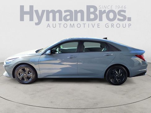 Used 2022 Hyundai Elantra Blue image 6