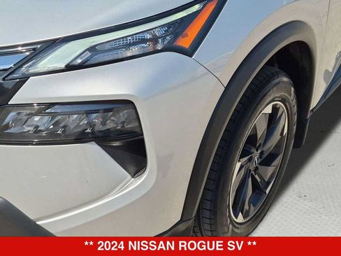 Used 2024 Nissan Rogue SV FWD image 11